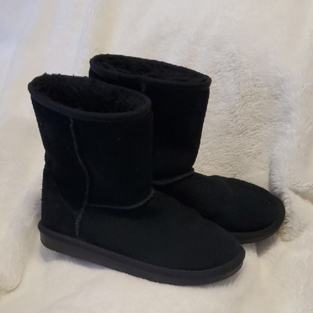 Koolaburra Black Short Fleece-Lined Winter Boots